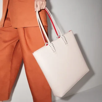 Cabata – Bolso Tote – Piel de becerro y tachuelas – Leche