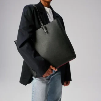 Cabata – Bolso Tote – Piel de becerro y tachuelas – Negro
