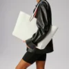 Cabata grande – Bolso Tote – Piel de becerro y tachuelas – Bianco