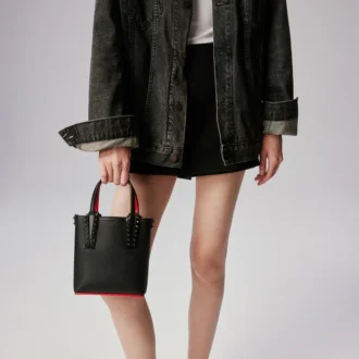 Cabata Mini – Bolso Tote – Piel de becerro y tachuelas – Negro Cabata Mini – Bolso Tote – Piel de becerro y tachuelas – Negro