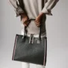 Nastroloubi L – Bolso Tote – Piel de becerro granulada – Negro Nastroloubi L – Bolso Tote – Piel de becerro granulada – Negro