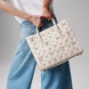 Paloma mediana – Bolso de Asa Superior – Piel de becerro granulada y tachuelas Loubinthesky – Leche Paloma mediana – Bolso de Asa Superior – Piel de becerro granulada y tachuelas Loubinthesky – Leche