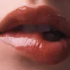 Rouge Stiletto Vinyl Gloss Copper Fever 352V Copper Fever – Christian Louboutin Belleza Estados Unidos