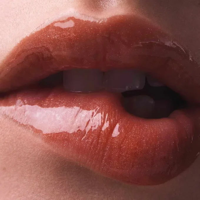 Rouge Stiletto Vinyl Gloss Copper Fever 352V Copper Fever – Christian Louboutin Belleza Estados Unidos